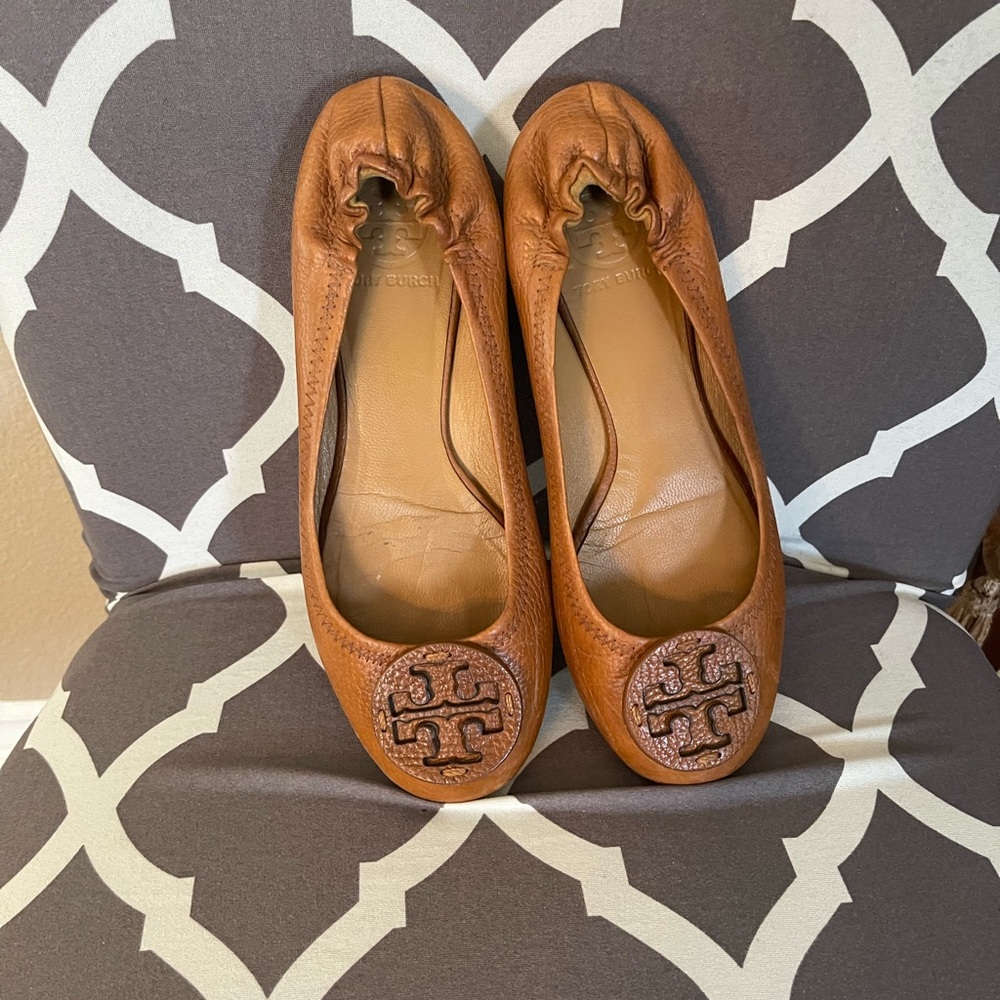 Camel color Tory Butch flats